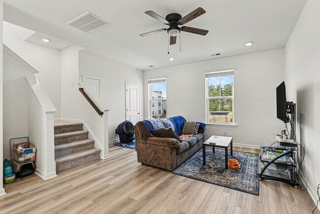 Building Photo - 801 Recess Pt Dr