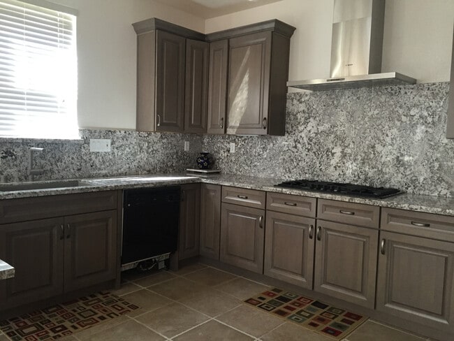 Building Photo - Model-Like Home in Folsom’s Premier Parkway Community