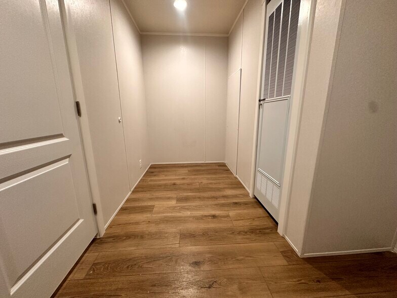 Building Photo - 18 Jubilee St