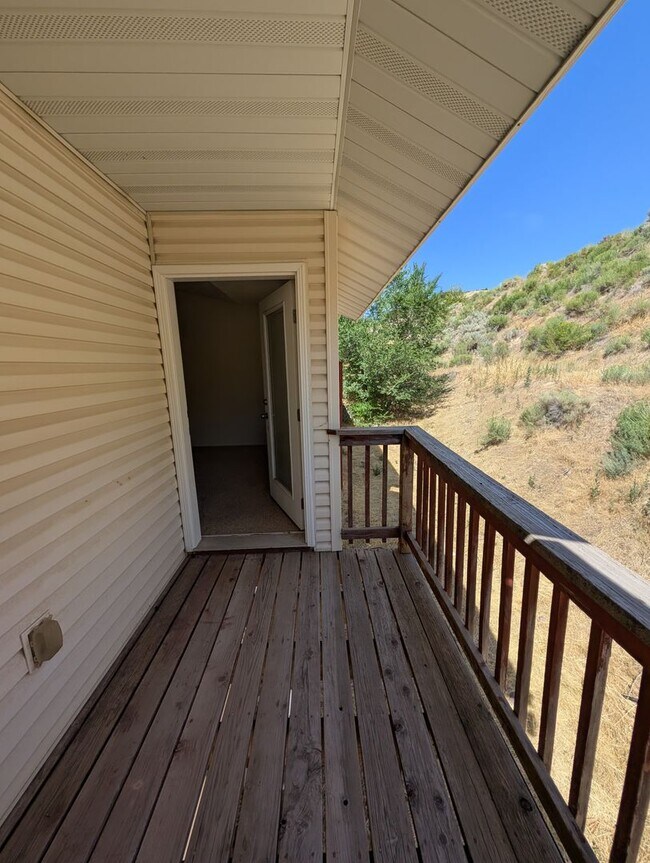 Building Photo - 282 La Valle Strada
