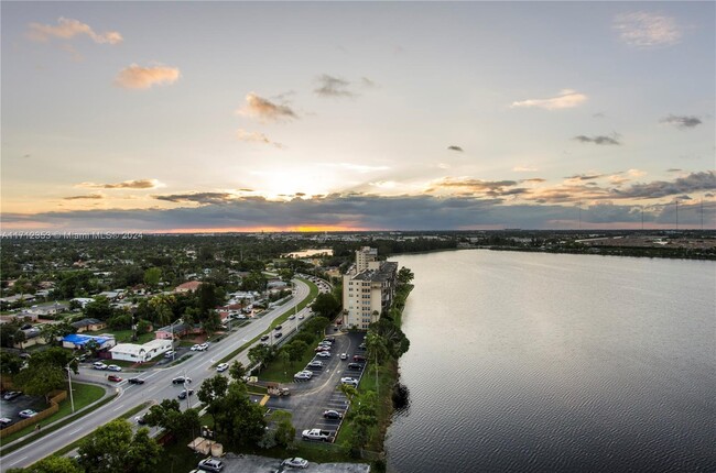 Building Photo - 1301 NE Miami Gardens Dr