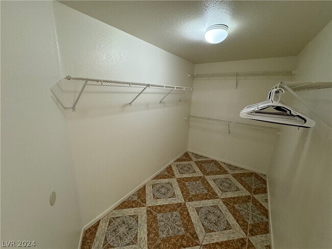 Building Photo - 5655 E Sahara Ave