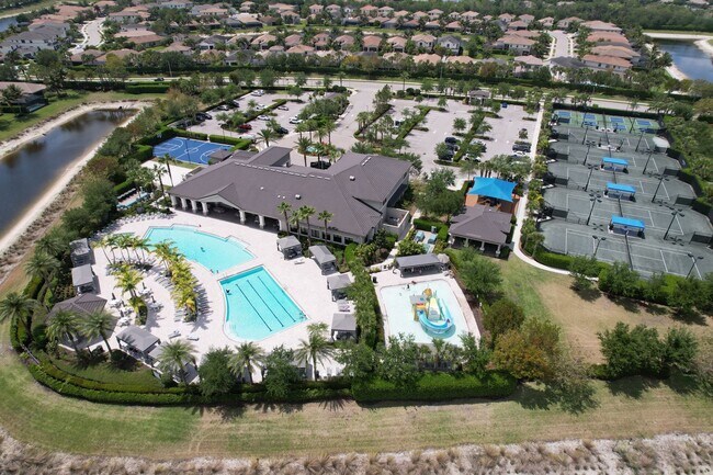 Building Photo - ** STONECREEK ** 3 BED + DEN / 3.5 BATH - ...