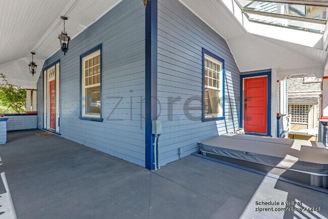 Building Photo - 2391 NW Irving St