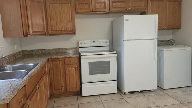 Building Photo - "Charming 3-Bedroom Home in Huntsville wit...