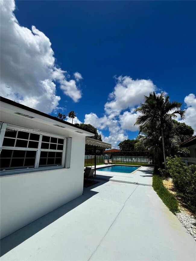 Building Photo - 2035 SW 60th Ct