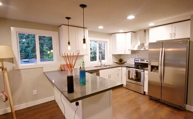 Kitchen - 5163 S Augusta St