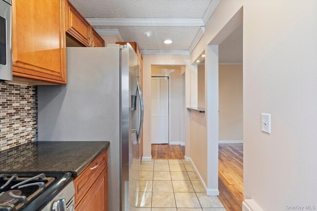 Building Photo - 65 W Broadway