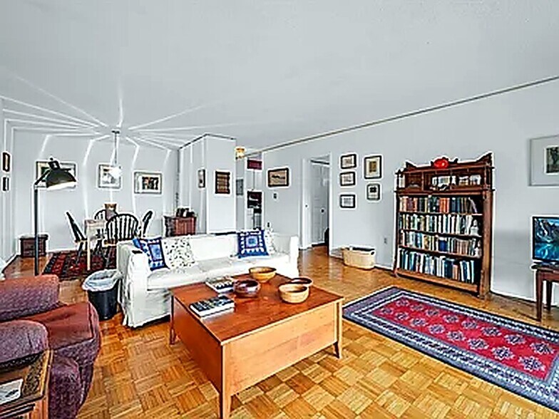 Dining Room - 566 Commonwealth Ave