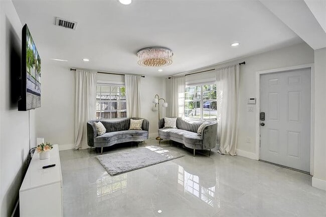 Building Photo - 1129 NE 2nd Ave