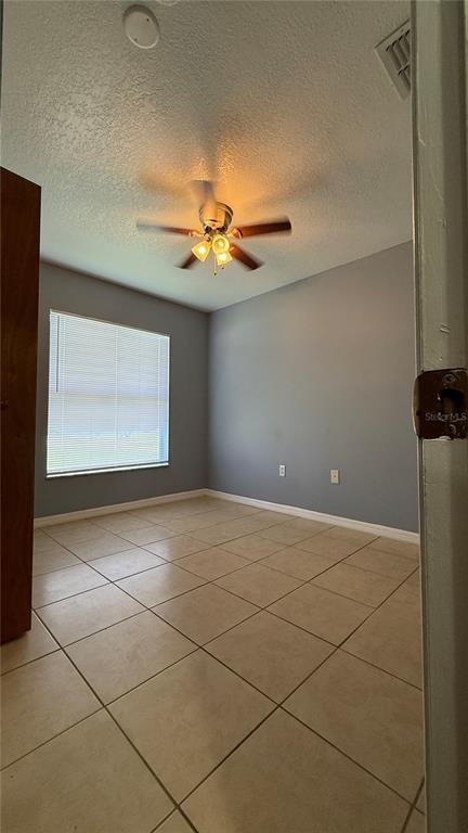 Building Photo - 404 Spike Ct