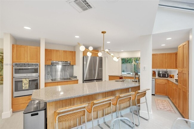 Building Photo - 2360 Tigertail Ave