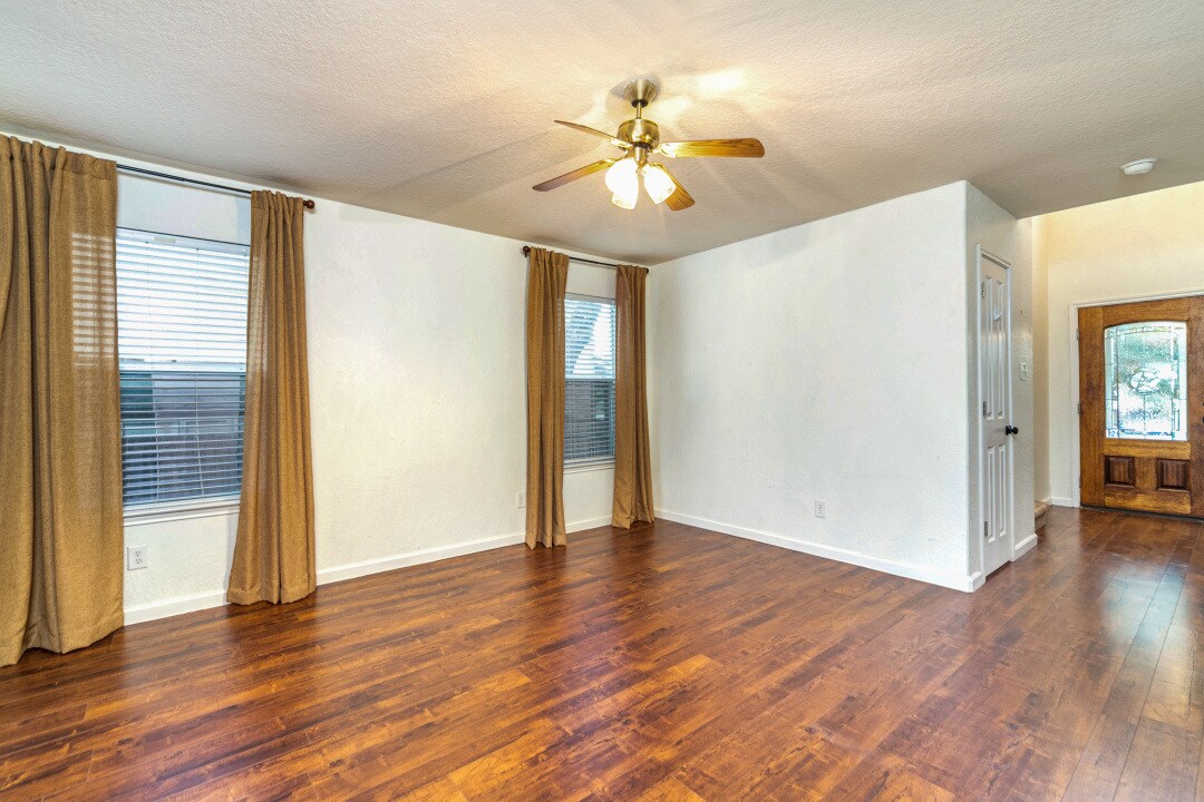 Building Photo - 10811 Marot Fld