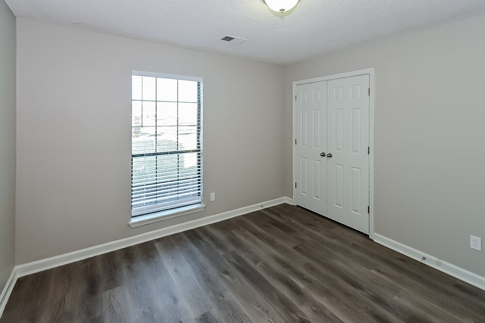 Building Photo - 10873 E Ridge Dr