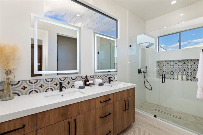 Building Photo - 51120 Avenida Navarro