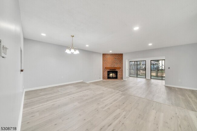 Building Photo - 7 Kirby Ln