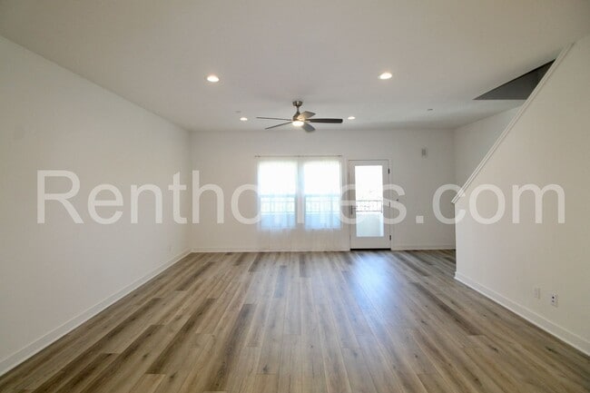 Building Photo - 1716 Discovery Falls Dr