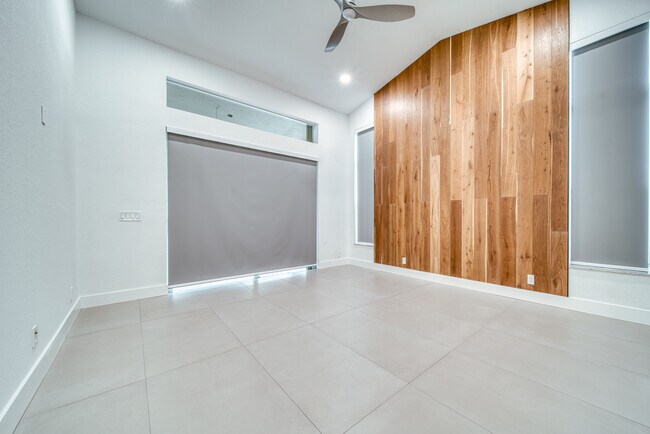 Building Photo - 5818 NW 119th Dr