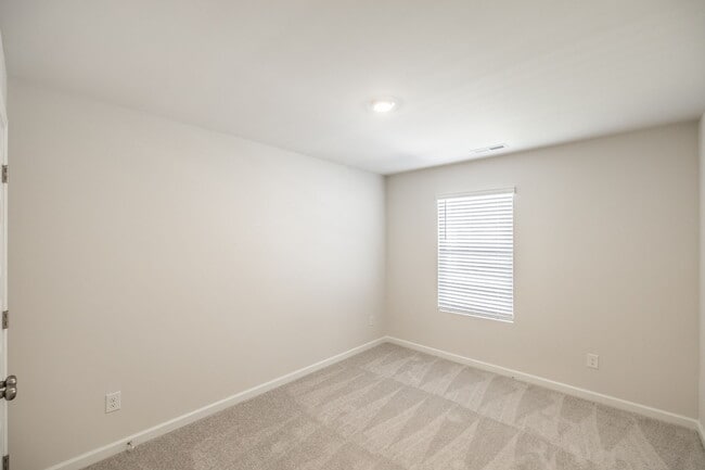 Building Photo - 616 Emerson Ln