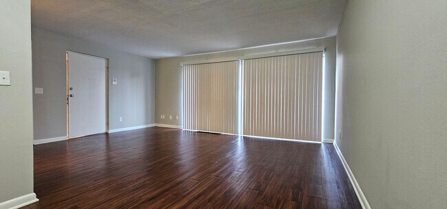 Building Photo - 3809 Briar Pl