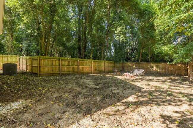 Building Photo - Updated Cottage 5 mins from Uptown Charlotte!