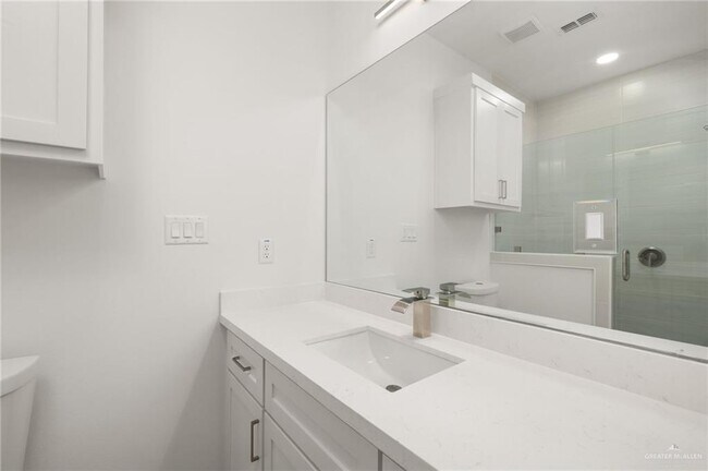 Building Photo - 20 Sonny Dr