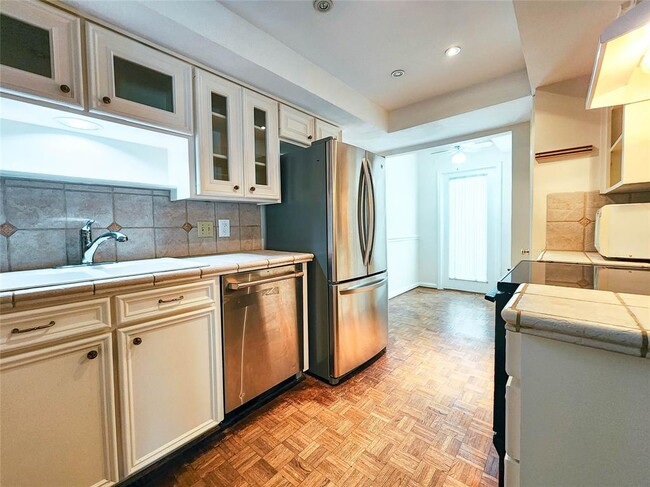 Building Photo - 12 Kings Row