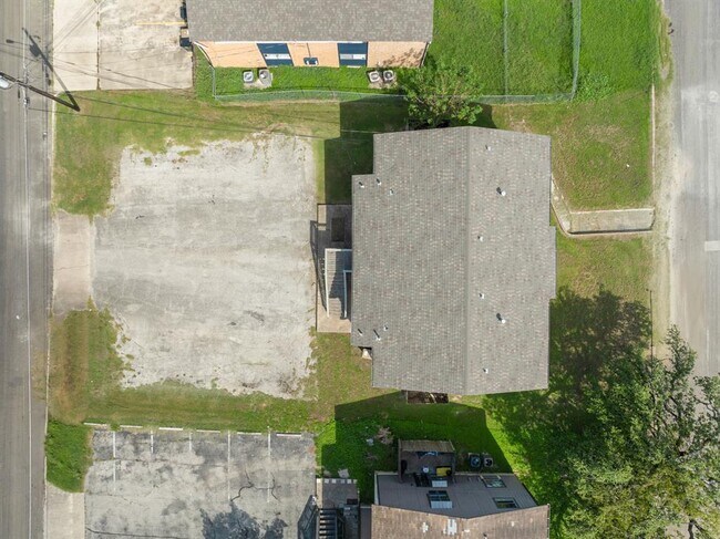 Building Photo - 608 Bracewood Cir