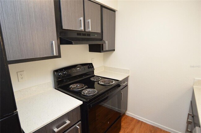 Building Photo - 8425 Cerro Cir