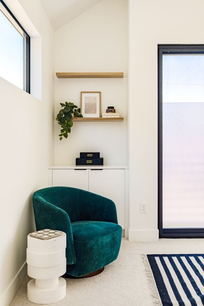 Building Photo - LUX 3BD, 4BA Sunnyside Home with Office and 2-Car Garage