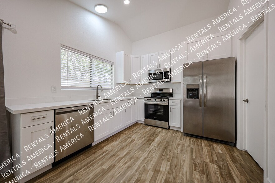 Building Photo - 7323 E Indigo St