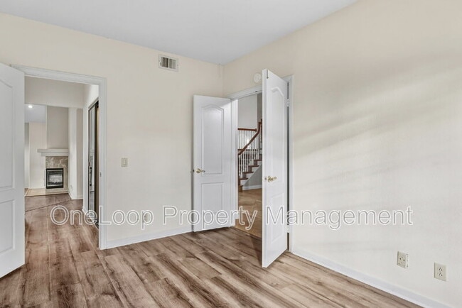 Building Photo - 493 Summerhill View