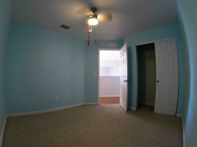 Building Photo - 5073 SW 40th Pl