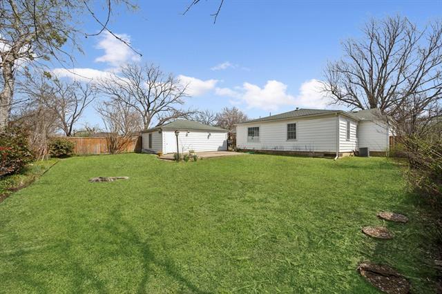 Building Photo - 903 Live Oak St