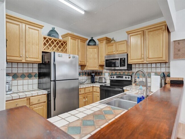 Building Photo - 3725 S Ocean Dr