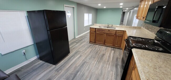 Building Photo - 9660 Valerie St