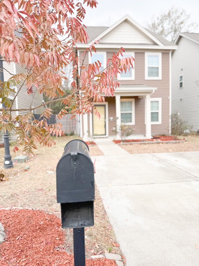Primary Photo - 147 Indigo Pl Ct