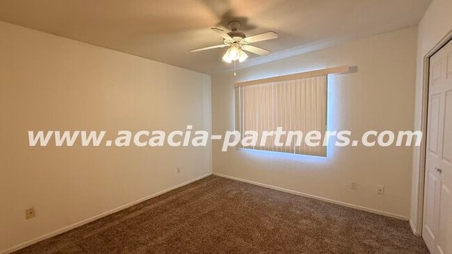 Building Photo - Gated 2 bed 2.5 bath