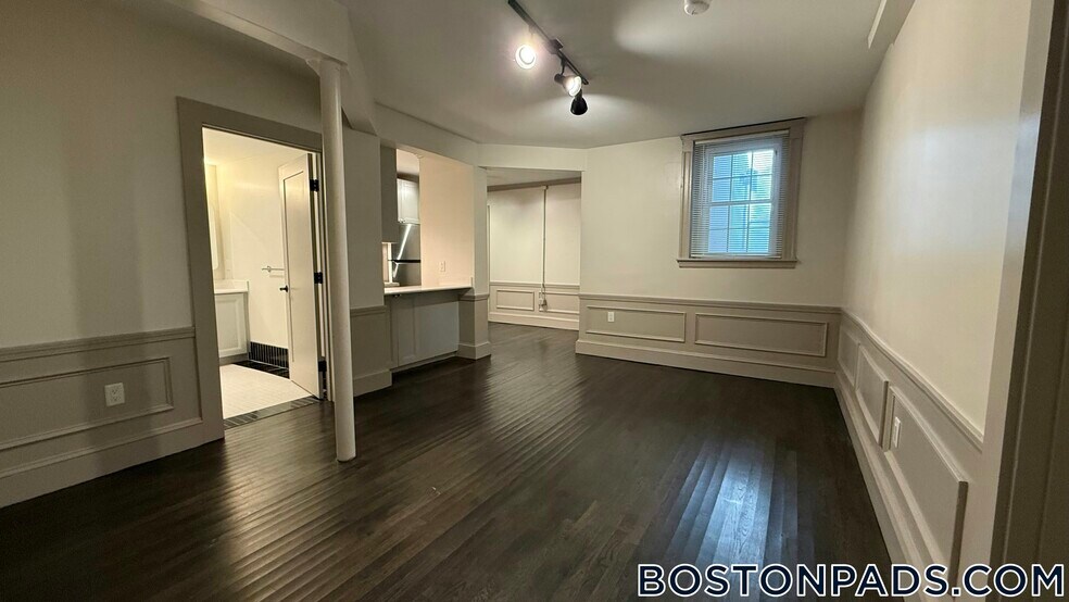 Building Photo - 9 Dana St