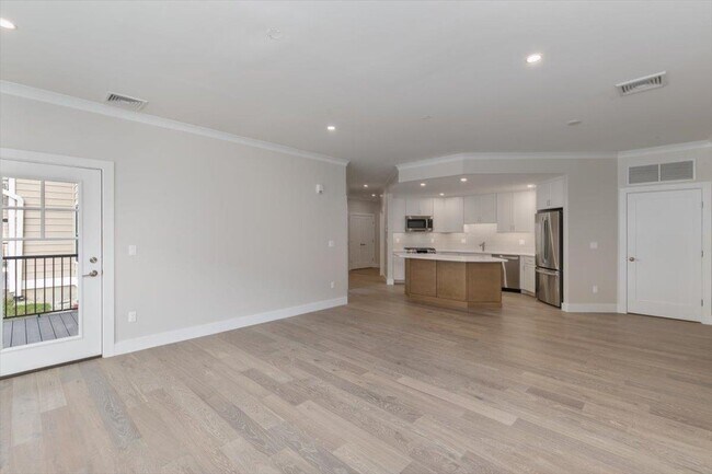 Building Photo - 65 Pointe Pl