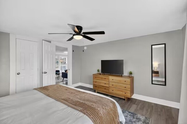 Building Photo - 1401 Collier St