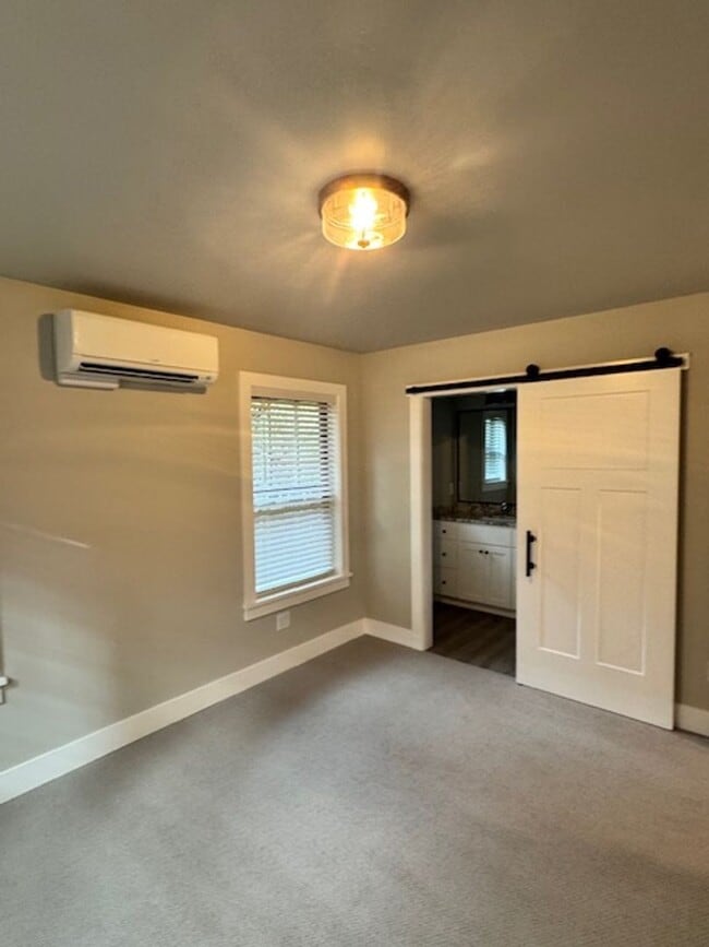 Building Photo - BEAUTIFUL CUSTOM - BUILT SINGLE LEVEL HOME...