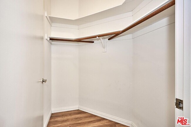 Building Photo - 500 S Berendo St