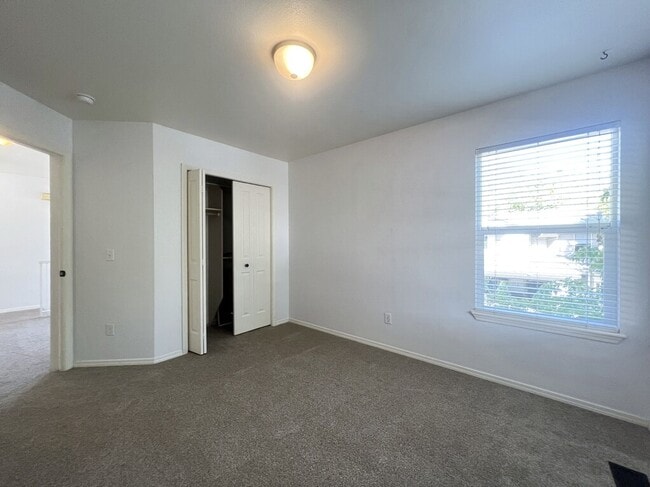 Building Photo - 5851 N Cobbler Ln