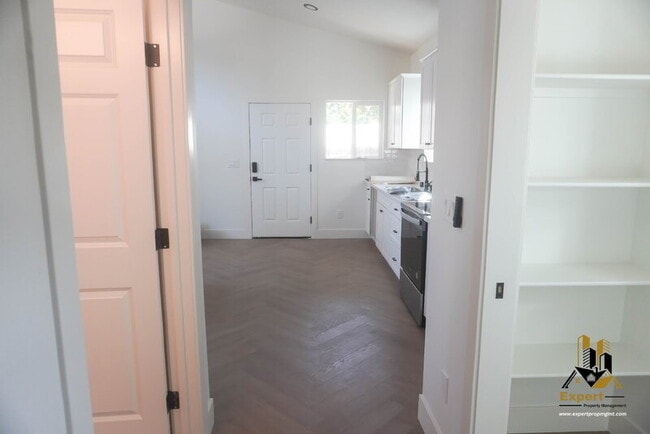 Building Photo - 125 B St