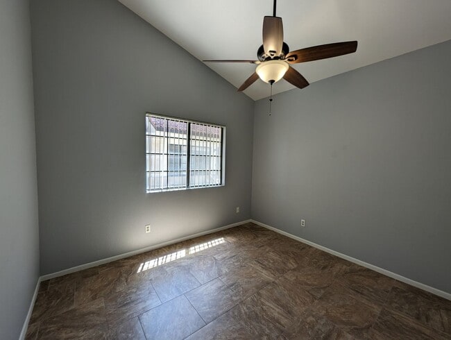 Building Photo - 2 Bedroom Condo in the Sonoma Village Comm...