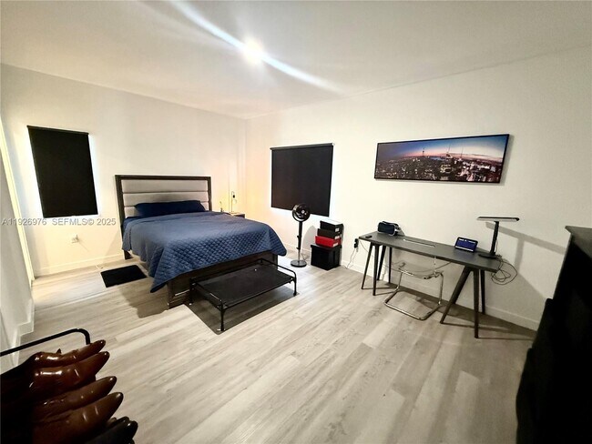 Building Photo - 1327 NW 2nd Ln