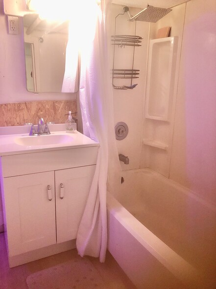 Building Photo - 118 College Ave