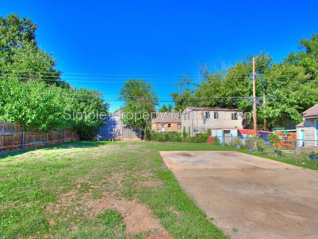 Building Photo - 2407 NW 12th St