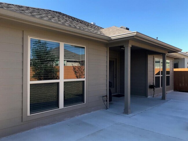 Building Photo - 539 Tanda Ln